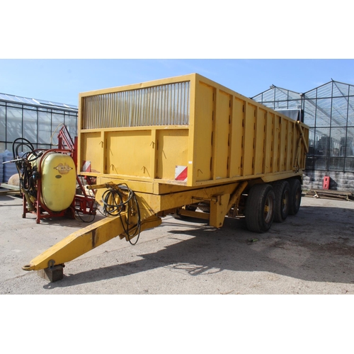 237 - A TRI AXLE TIPPING TRAILER +VAT