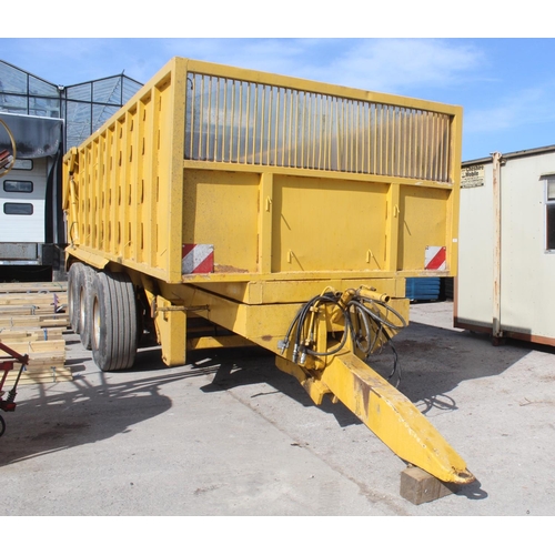 237 - A TRI AXLE TIPPING TRAILER +VAT