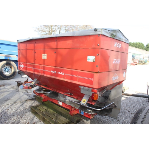 246 - A KUHN DM3 1142 FERTILIZER SPREADER WIT EXTENSIONS + COVER + VAT FROM A LOCAL DISPERSAL