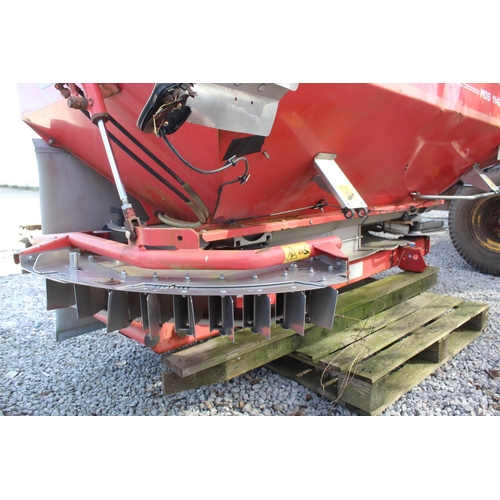 246 - A KUHN DM3 1142 FERTILIZER SPREADER WIT EXTENSIONS + COVER + VAT FROM A LOCAL DISPERSAL