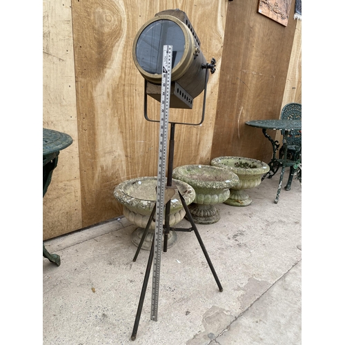 1512 - A VINTAGE STYLE THEARTE LIGHT FLOOR LAMP WITH TRIPOD BASE