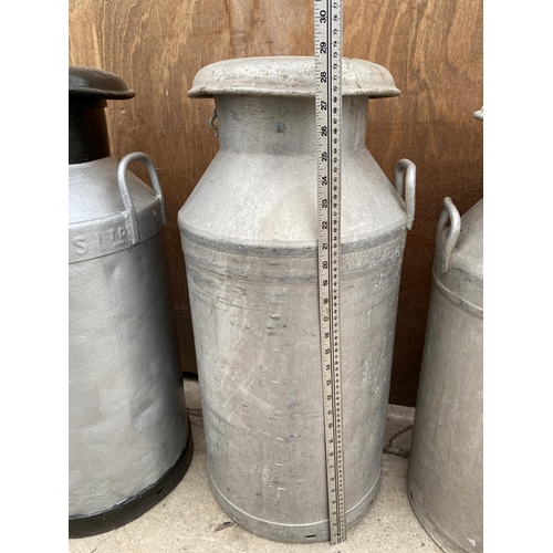 1524 - AN ALUMINIUM MILK CHURN COMPLETE WITH LID (A/F ONE HANDLE MISSING)