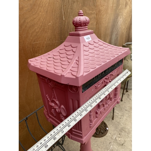 1530 - A DECORATIVE RED METAL POST BOX ON PEDESTAL BASE (H:118CM)