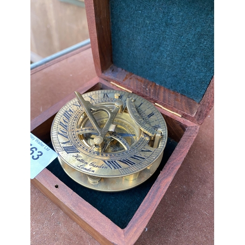 1563 - A VINTAGE BRASSS COMPASS BEARING THE STAMP' HATTON GARDEN LONDON' COMPLETE WITH WOODEN CASE