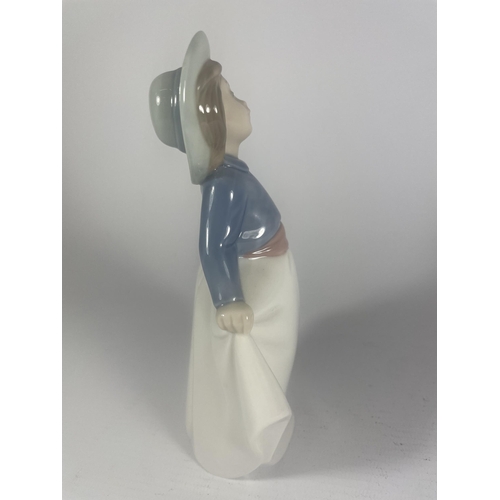 732 - A NAO LLADRO 1290 FIGURE