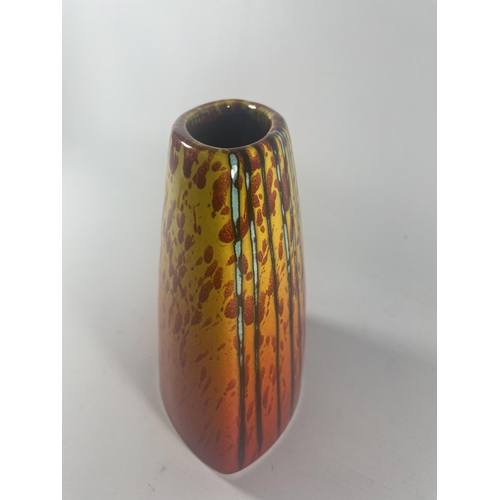 754 - AN ANITA HARRIS HAND PAINTED AND SIGNED BRIMSTONE VASE