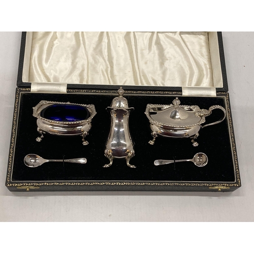 2 - A CASED HALLMARKED SILVER CRUET SET COMPRISING PEPPERETTE, MUSTARD POT, OPEN SALT & TWO SPOONS, HALL... 