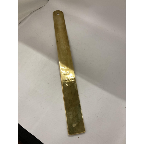 26 - A VINTAGE BRASS MEASURING / SURVEYORS STICK