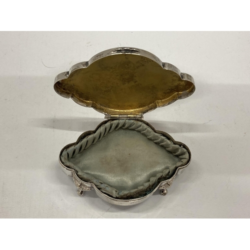 3 - A HALLMARKED SILVER LIDDED TRINKET BOX ON PAW FEET, HALLMARKS FOR BIRMINGHAM, 1910, 9.5CM LENGTH