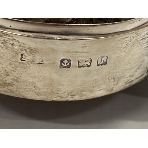 3 - A HALLMARKED SILVER LIDDED TRINKET BOX ON PAW FEET, HALLMARKS FOR BIRMINGHAM, 1910, 9.5CM LENGTH