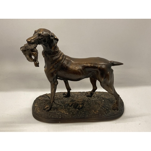 36 - AN ART DECO STYLE RESIN MODEL OF A HUNTING DOG