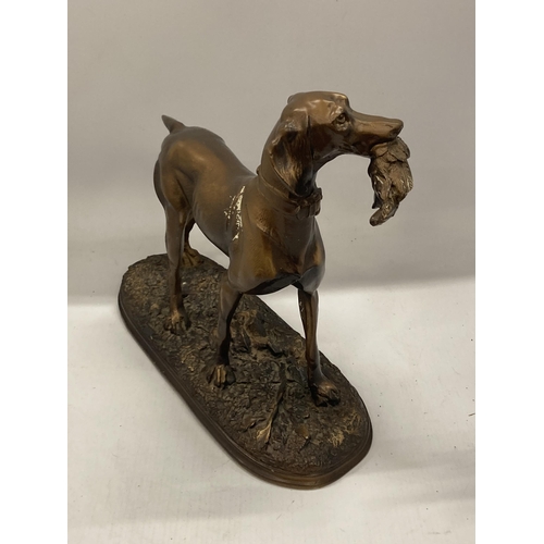 36 - AN ART DECO STYLE RESIN MODEL OF A HUNTING DOG