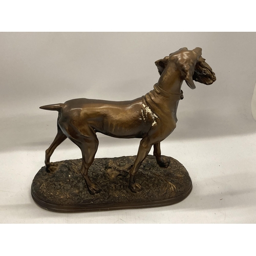 36 - AN ART DECO STYLE RESIN MODEL OF A HUNTING DOG