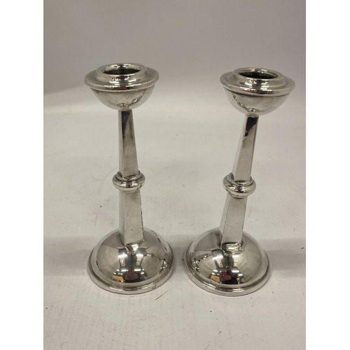 40 - A PAIR OF ART DECO SILVER CANDLESTICKS, HALLMARKS FOR BIRMINGHAM, 1924, MAKERS HARRISON & HIPWOOD, H... 