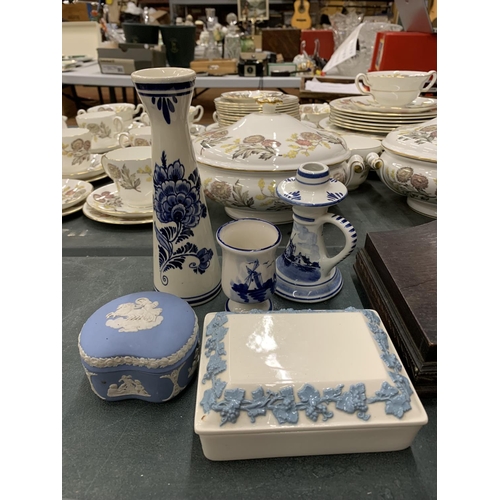 139 - THREE PIECES OF DELFT BLUE AND WHITE POTTERY PLUS TWO PIECES OF WEDGWOOD