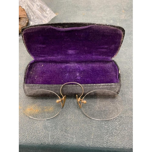 141 - A PAIR OF VICTORIAN GLASSES IN ORIGINAL CASE