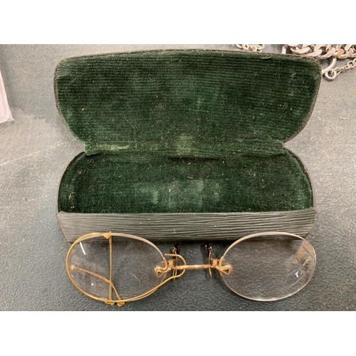 152 - A PAIR OF VICTORIAN GLASSES IN ORIGINAL CASE