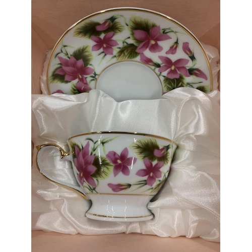 166 - A QUANTITY OF CERAMIC ITEMS TO INCLUDE A BOXED LEONARDO CUP SND SAUCER, BOXED ROYAL WINTON FLORAL VA... 