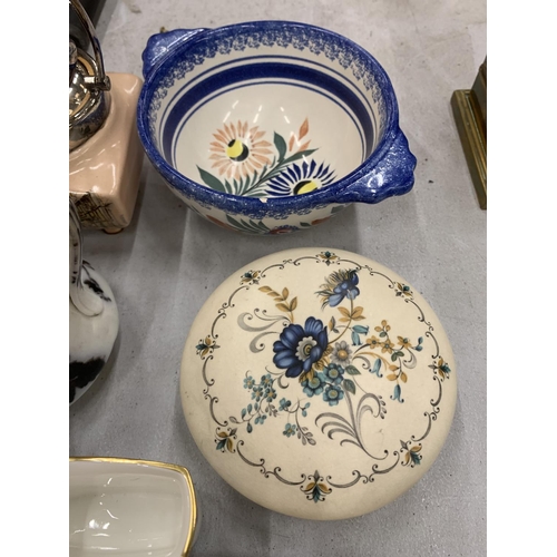 192 - A MIXED LOT OF CERAMIC ITEMS TO INCLUDE TRINKET DISHES, A CARLTO WARE LEAF SHAPED JUG AND SAUCER, QU... 