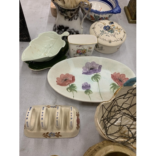 192 - A MIXED LOT OF CERAMIC ITEMS TO INCLUDE TRINKET DISHES, A CARLTO WARE LEAF SHAPED JUG AND SAUCER, QU... 