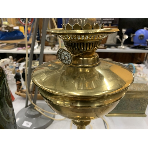 220 - A VINTAGE BRASS OIL LAMP HEIGHT 68CM