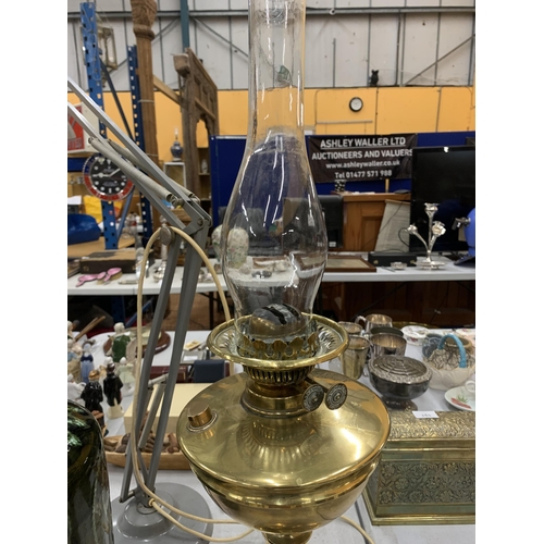 220 - A VINTAGE BRASS OIL LAMP HEIGHT 68CM