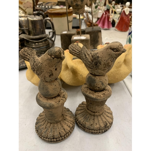 224 - A PAIR OF DECORATIVE STONE BIRDS AND A LABRADOR PUPPIES COAT RACK