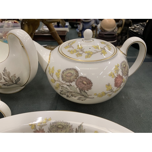 237 - A LARGE QUANTITY WEDGWOOD 'DITCHFIELD' DINNER SERVICE TO INCLUDE SERVING TUREENS, VARIOUS SIZES OF P... 