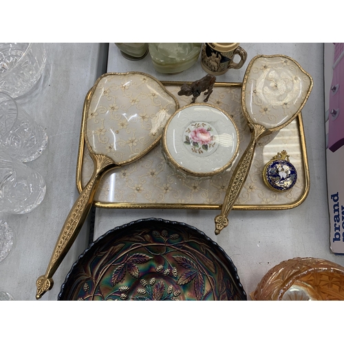 257 - A MIXED LOT TO INCLUDE CARNIVAL GLASS, A DRESSING TABLE SET, ONYX LIGHTER AND ASHTRAY, SCENT BOTTLE,... 