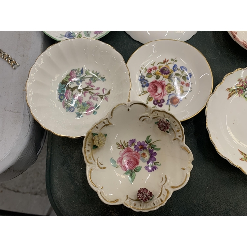 268 - A LARGE QUANTITY OF CHINA TRINKET DISHES AND PIN TRAYS TO INCLUDE ROYAL WORCESTER, MINTON, SPODE, AY... 