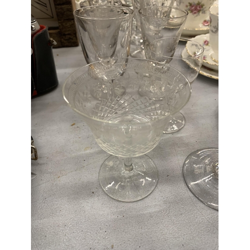 277 - A QUANTITY OF VINTAGE GLASSES TO INCLUDE A RUMMER GLASS