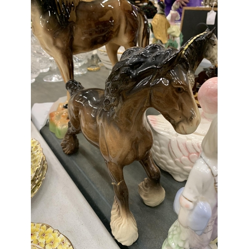 287 - A QUANTITY OF CERAMIC ITEMS TO INCLUDE HORSES, FIGURES, ETC - SOME A/F