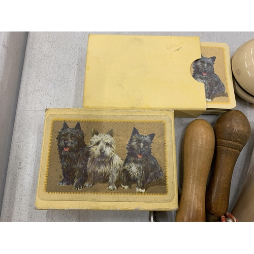 289 - A MIXED LOT TO INCLUDE A VINTAGE COPPER 'TEACHER'S' WHISKY TRAY, SCOTTIE DOG PLAYING CARDS, 'THE CIR... 