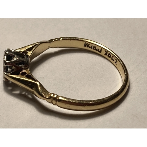 506 - AN 18 CARAT GOLD RING WITH A SOLITAIRE DIAMOND SIZE O