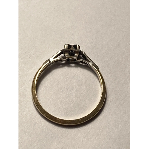 507 - AN 18 CARAT GOLD SOLITAIRE DIAMOND RING K