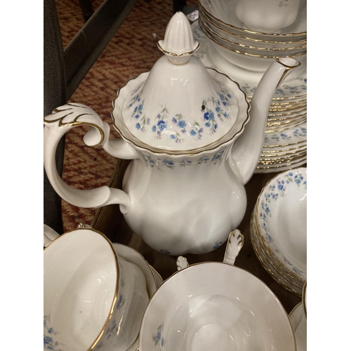 802 - A LARGE QUANTITY OF ROYAL ALBERT 'MEMORY LANE' TEA AND DINNER WARE TO INCLUDE A COFFEE POT, CUPS, SA... 