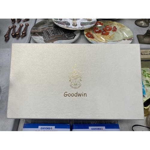 807 - A BOXED SET OF GOODWIN CHINA BUCKINGHAM PALACE MUGS