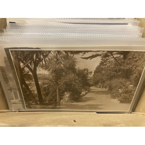 818 - A POSTCARD ALBUM WITH POSTCARDS PLUS A LARGE QUANTITY OF LOOSE VINTAGE POSTCARDS IN PLASTIC SLEEVES