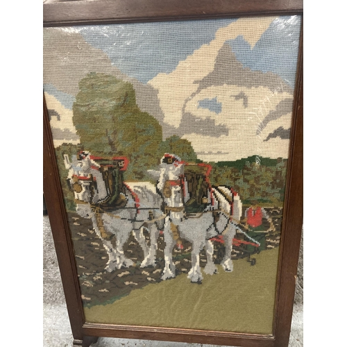 846 - A VINTAGE WOOLWORK TAPESTRY FIRE SCREEN IN A MAHOGANY FRAME HEIGHT 71CM