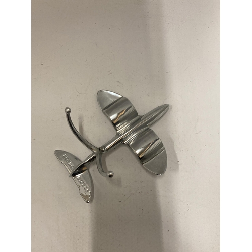 862 - A CHROME AEROPLANE PEN STAND