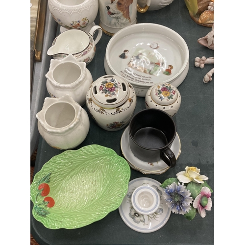 866 - A LARGE QUANTITY OF CERAMIC ITEMS TO INCLUDE A SPANIEL DOG, JUGS, PLANTERS, BOWLS, A TANKARD, ETC