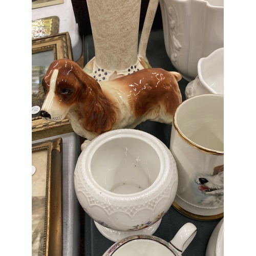 866 - A LARGE QUANTITY OF CERAMIC ITEMS TO INCLUDE A SPANIEL DOG, JUGS, PLANTERS, BOWLS, A TANKARD, ETC