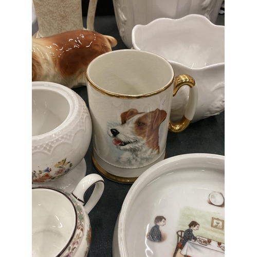 866 - A LARGE QUANTITY OF CERAMIC ITEMS TO INCLUDE A SPANIEL DOG, JUGS, PLANTERS, BOWLS, A TANKARD, ETC