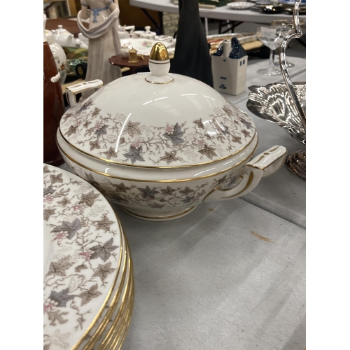 871 - A QUANTITY OF VINTAGE MINTON PLATES, A SERVING TUREEN WITH LID, SAUCE BOAT, ETC