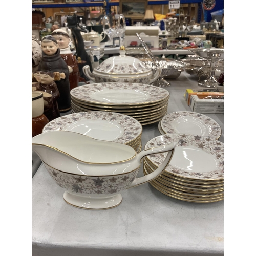 871 - A QUANTITY OF VINTAGE MINTON PLATES, A SERVING TUREEN WITH LID, SAUCE BOAT, ETC