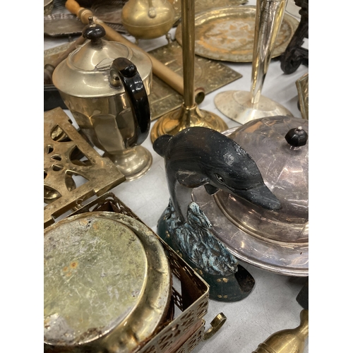 874 - A LARGE QUANTITY OF ITEMS TO INCLUDE BRASS PLAQUES, PLATES, BOWLS, CANDLEABRA, SERVING DISHES, BOWLS... 