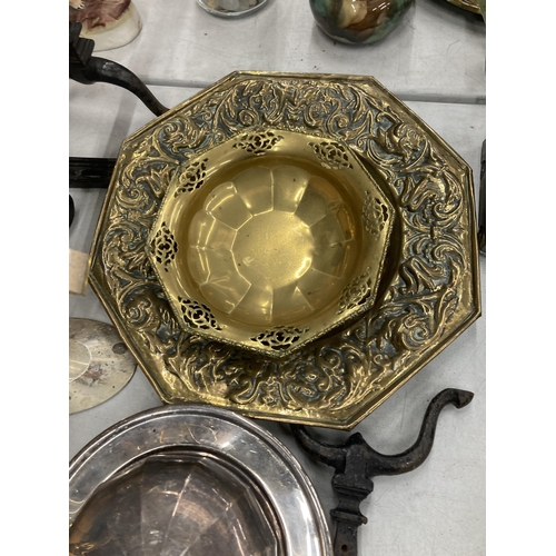 874 - A LARGE QUANTITY OF ITEMS TO INCLUDE BRASS PLAQUES, PLATES, BOWLS, CANDLEABRA, SERVING DISHES, BOWLS... 