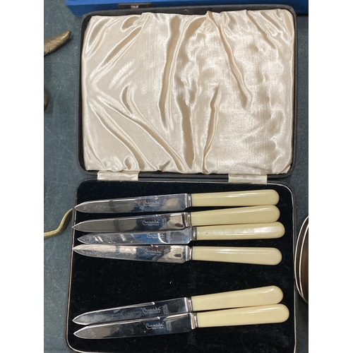 890 - A QUANTITY OF VINTAGE FLATWARE TO INCLUDE TWO BOXED SETS OF KNIVES PLUS FORKS AND SPOONS