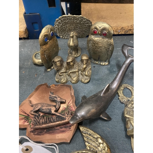 892 - A QUANTITY OF BRASSWARE TO INCLUDE ANIMAL FIGURES, BOTTLE OPENERS