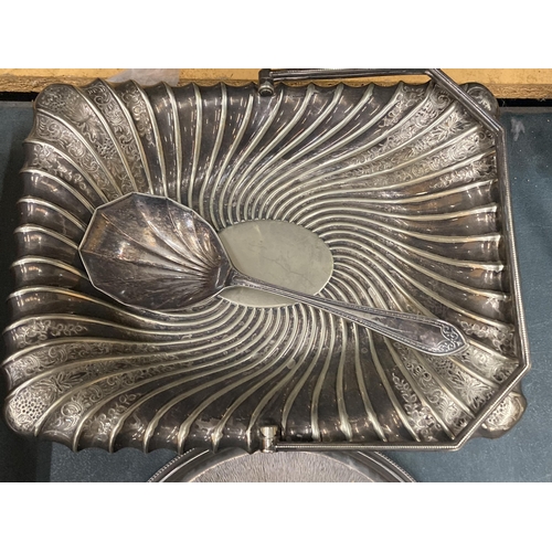 899 - A SILVER PLATED BASKET DISH WITH HANDLE, SMALL TRAY, ETC